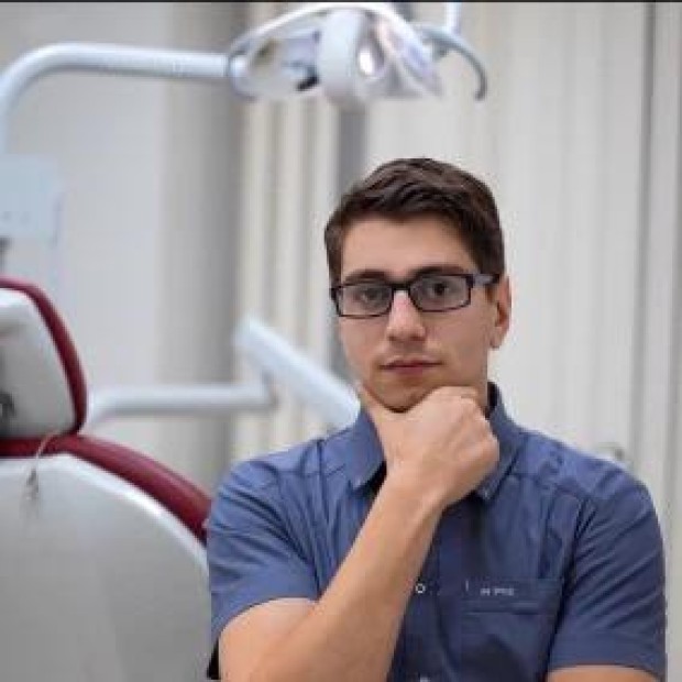 Стоматолог имплантолог-ортопед